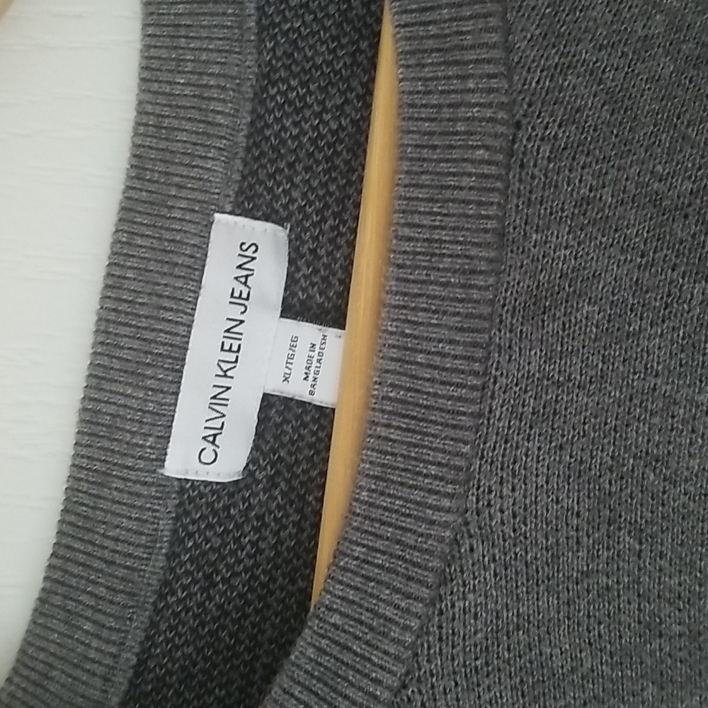 Sweater - Picture 3 of 3
